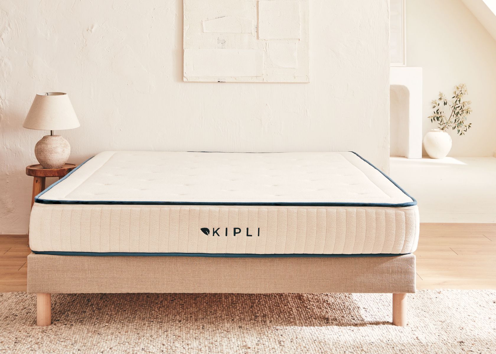Matelas Kipli en latex naturel dans une chambre