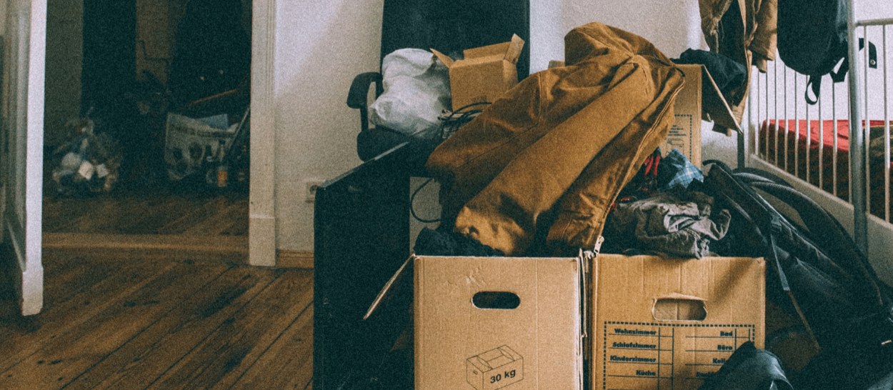 Chambre en désordre qui perturbe le sommeil
