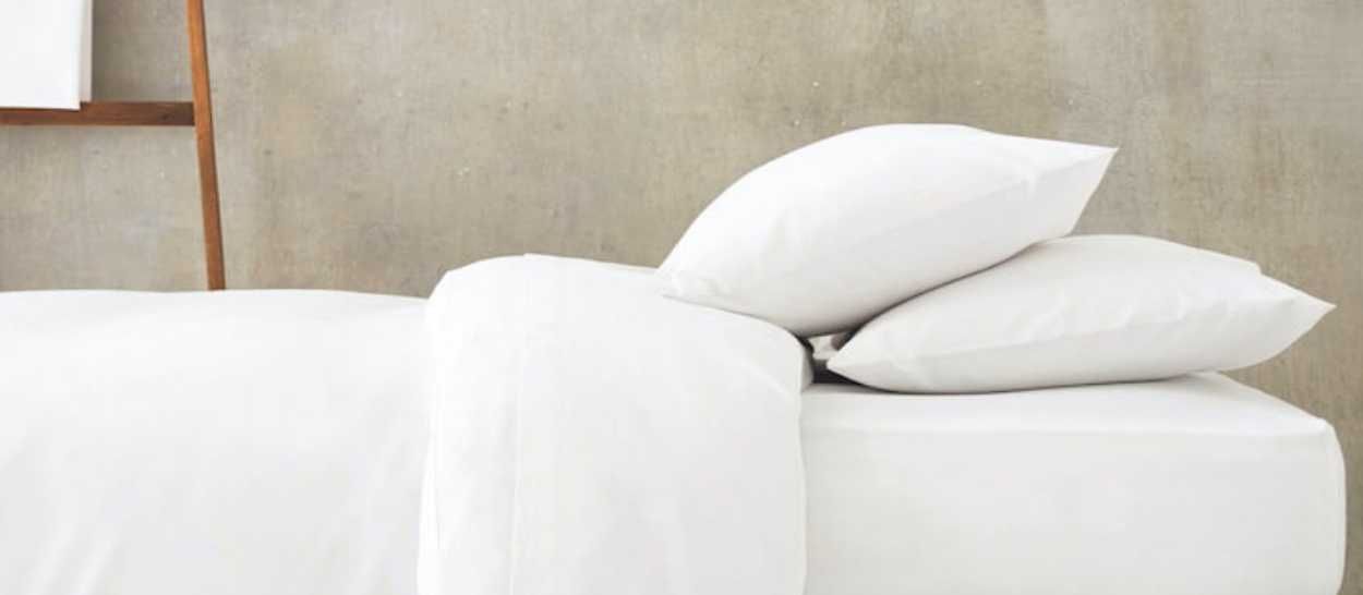 Orientation du lit et sommeil réparateur : schéma des directions nord, sud, est, ouest