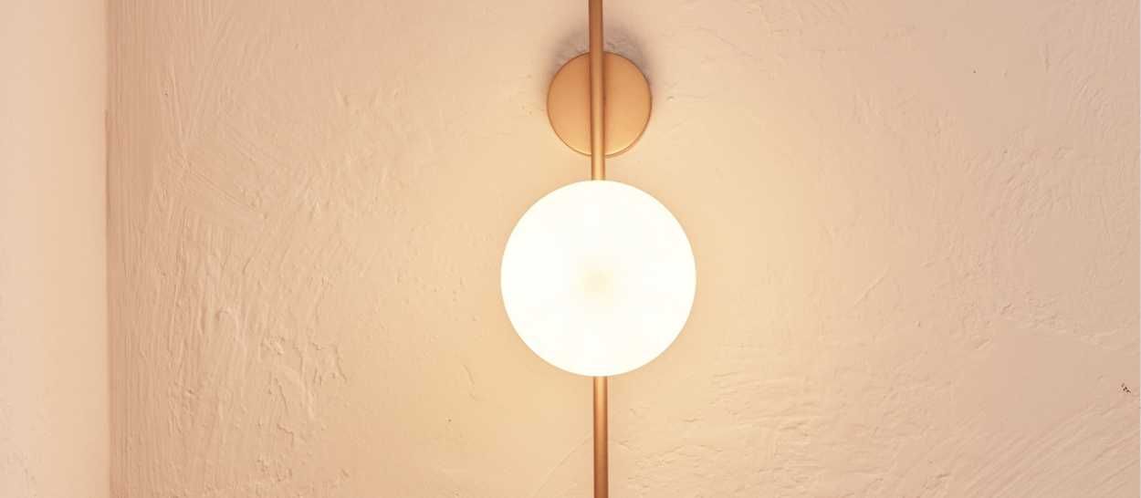 Éclairage doux dans une piece créant une atmosphère apaisante et propice à un sommeil réparateur