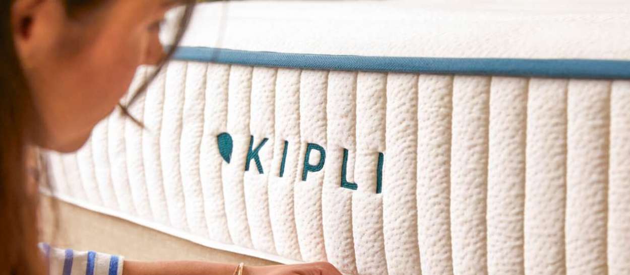 Vue rapprochée d’un matelas Kipli en latex naturel, sans mousse synthétique, conçu pour durer et être recyclé