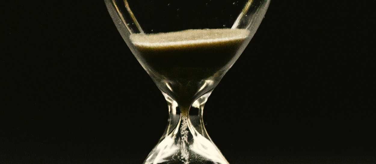 sablier symbolisant le temps long d’un matelas latex naturel Kipli durable