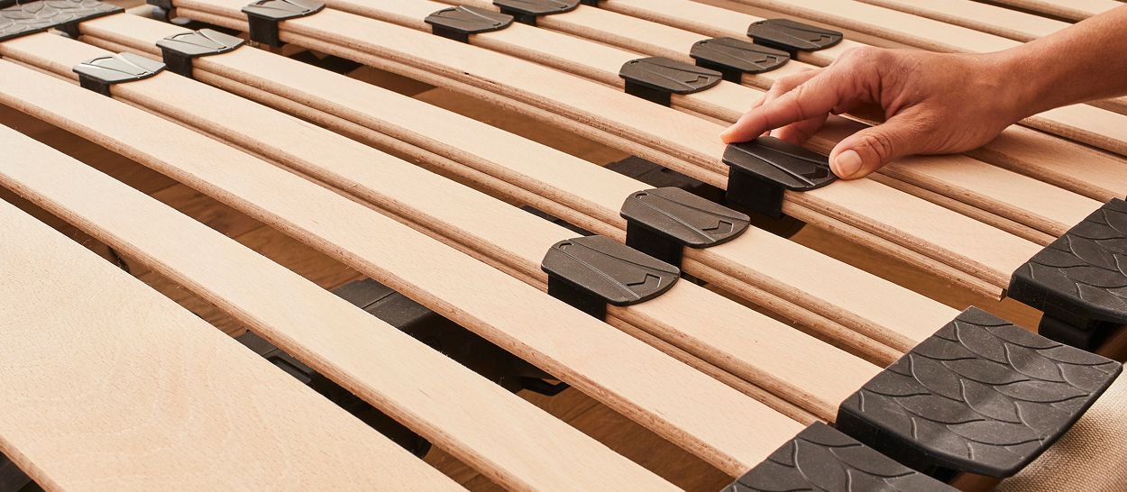 Sommier électrique à lattes Kipli, avec réglage précis du soutien grâce aux curseurs de fermeté, assurant une répartition équilibrée des pressions et un accompagnement précis du corps.