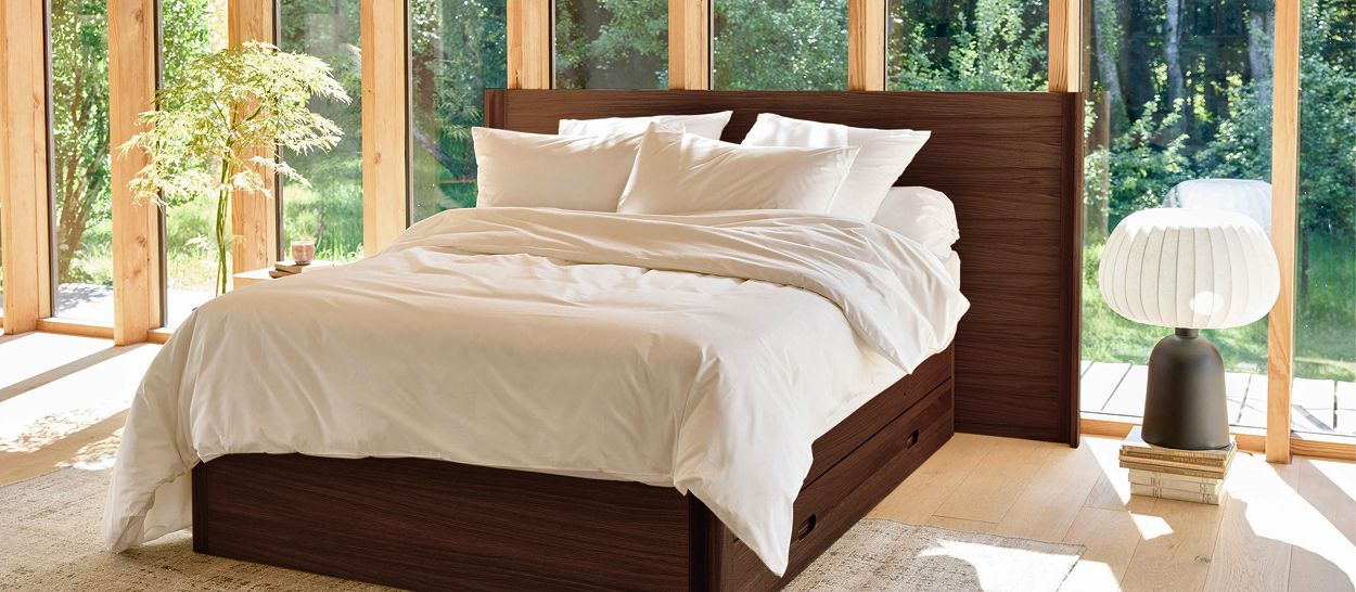 Lit tiroir NÉNUPHAR en chêne massif foncé, tête de lit large, tiroir intégré en pied