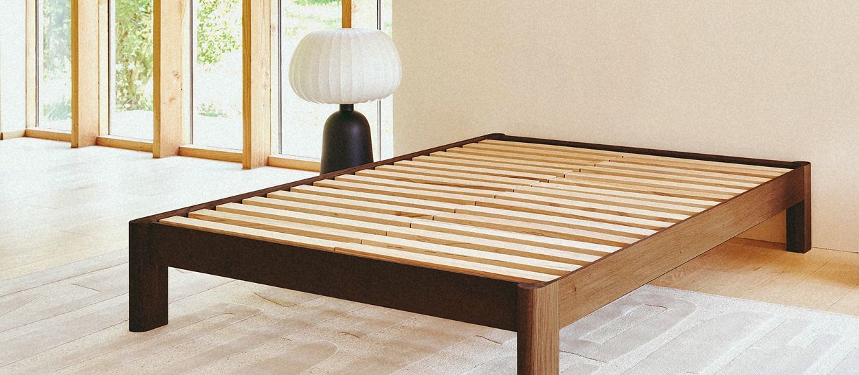 Sommier à lattes en bois massif favorisant la circulation d’air sous le matelas pour limiter l’humidité