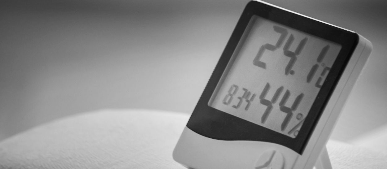 Thermomètre affichant la température d’une chambre illustrant la température idéale pour bien dormir