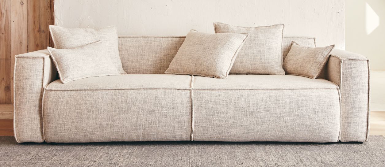 Canapé convertible FOLIA en tissu beige texturé, assise latex naturel, 4 places