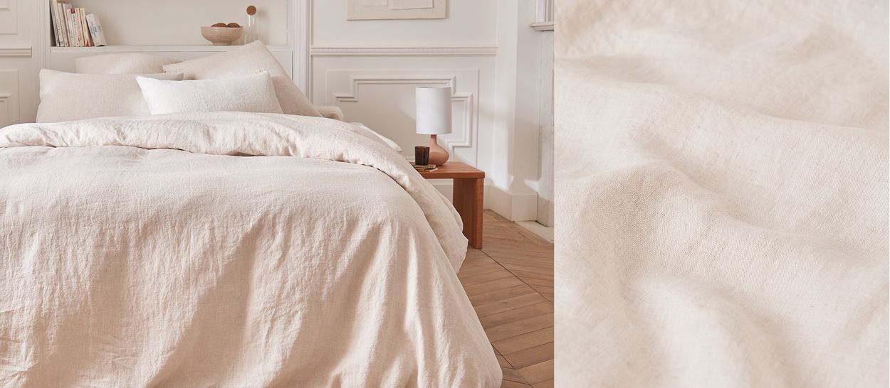 Chambre avec lit en lin lavé ivoire froissé, gros plan texture lin naturelle et respirante