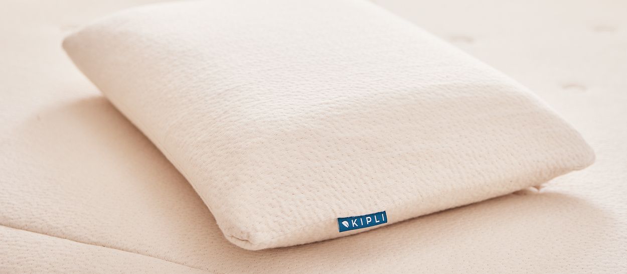Oreiller latex naturel Kipli crème montrant durabilité et qualité préservée après entretien