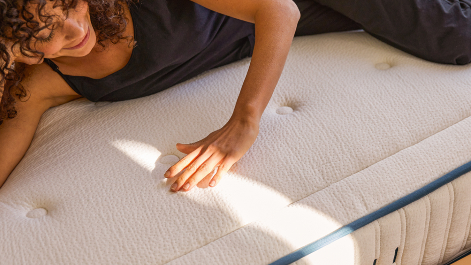 Matelas trop chaud ou trop froid ? Voici comment bien le choisir selon la saison