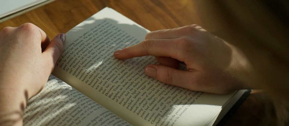 Comment créer un coin lecture relaxant dans votre chambre