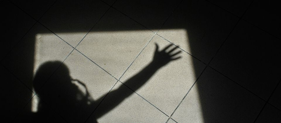 Pourquoi la lumière influence notre sommeil et comment l’adapter