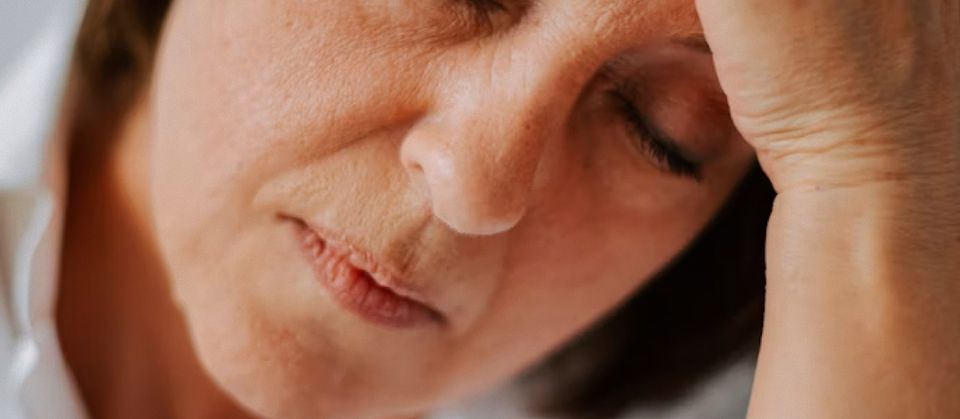 Troubles du sommeil et ménopause : pourquoi la ménopause perturbe vos nuits et comment retrouver le sommeil